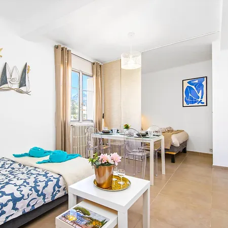 Centre - Proche De La - Fr *